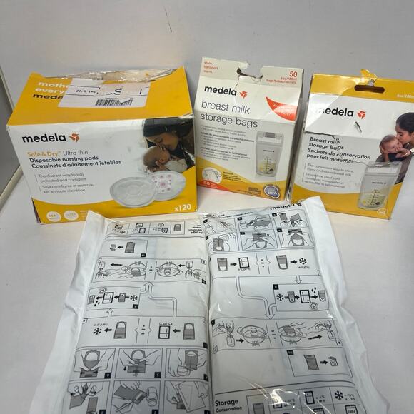 Medela breastmilk bags and pads bundle - Picture 1 of 4